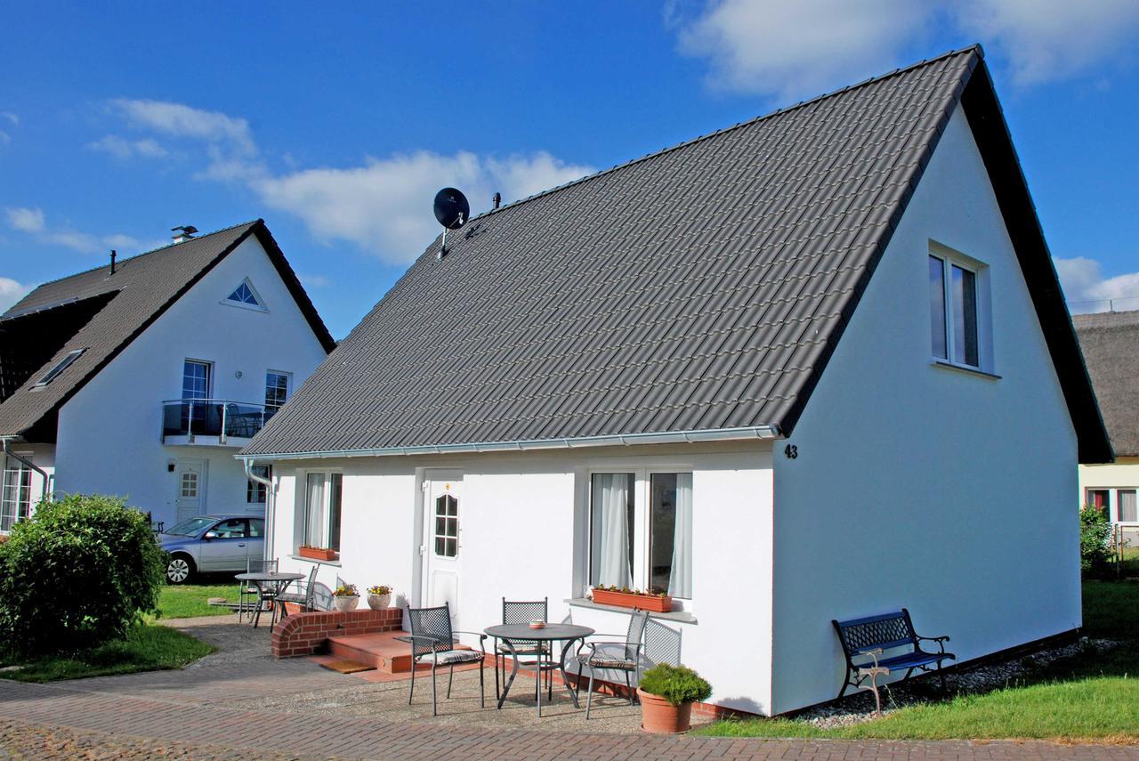 Ferienwohnungen im Haus am Deich Middelhagen Exterior foto